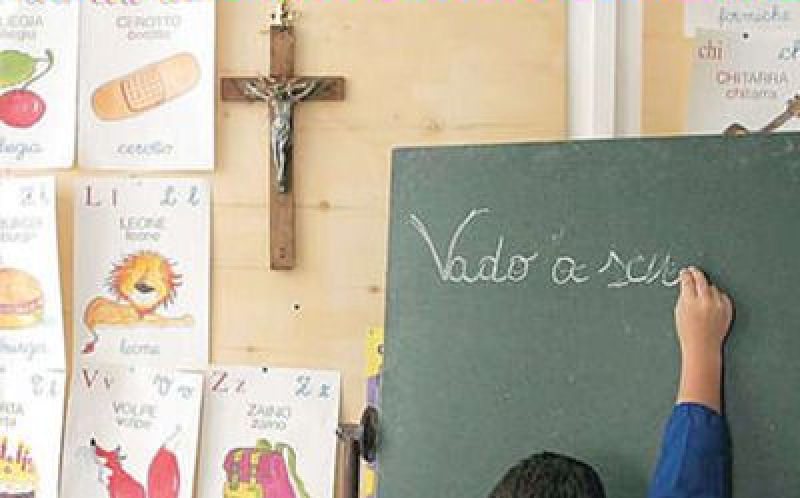 Países e professores pedem mudar sentença que proibe crucifixos nas escolas Crucifixo na escola