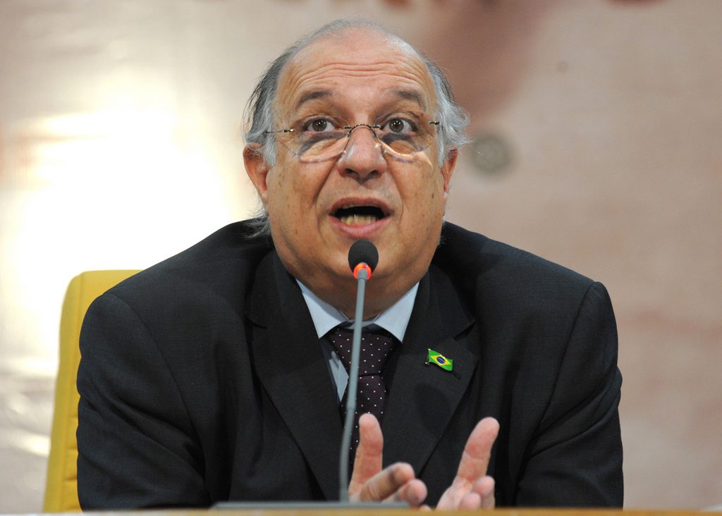 Está no Youtube. Acredite se quiser…