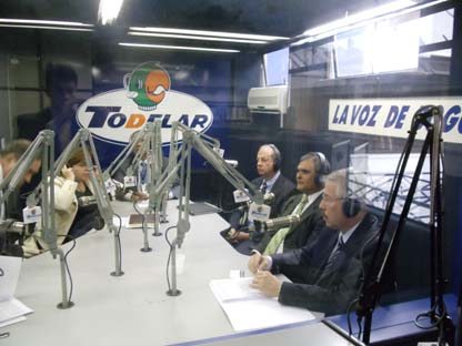 O deputado Paes de Lira pronuncia palestras em Bogotá, Colômbia.