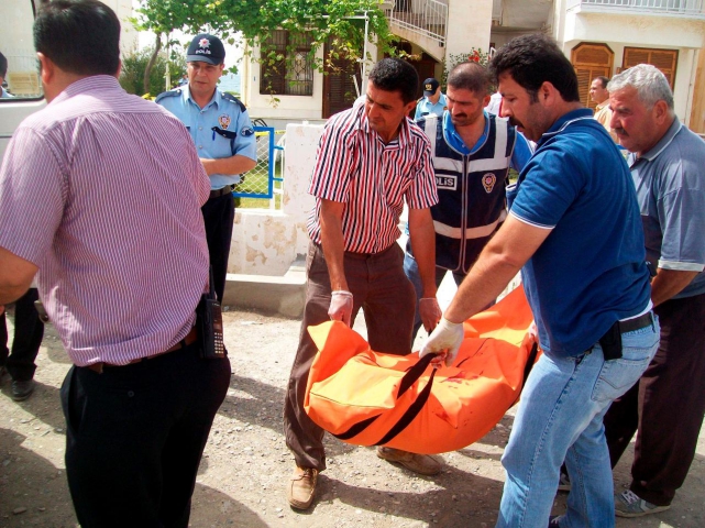 Dom Padovese, Bispo da Turquia, é sacrificado de acordo com ritual corânico Dom Luigi Padovese assassinado por fanático islâmico na Turquia