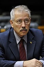 Paes de Lira comenta a sovietização do Brasil, por decreto presidencial