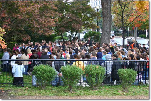 Estudantes católicos nos EUA fazem protesto diante de clínica de aborto Estudantes da Christendom College realizaram um exemplar protesto pacífico diante da clínica de abortos da Planned Parenthood