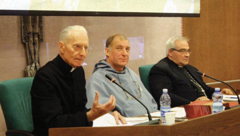 Congresso em Roma analisa cientificamente o Concílio Vaticano II Da esq.para a dir.: Mons. Brunero Gherardini, Pe. Alessandro Apollonio (moderador) e Mons. Luigi Negri, bispo de San Marino-Montefeltro
