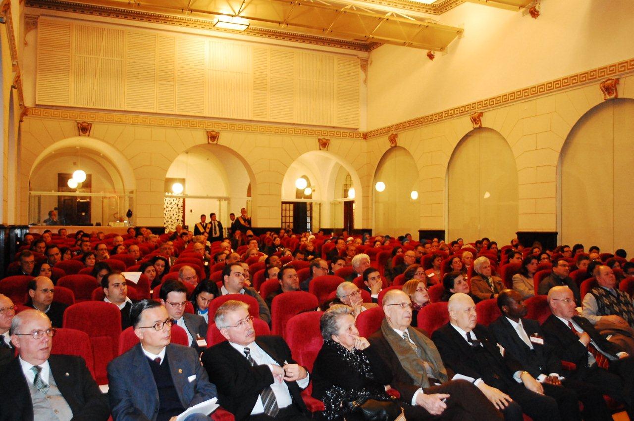 Conferência sobre Cristianofobia surpreende o público pela extensão inaudita da perseguição aos cristãos