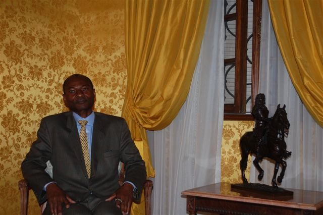 Príncipe de Camarões em visita ao Brasil