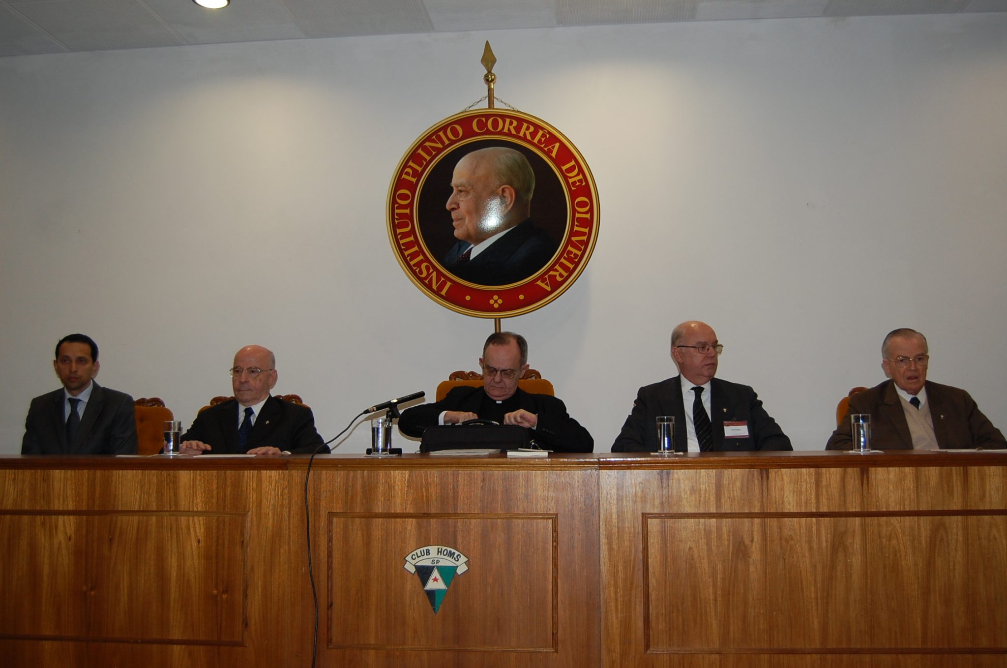 Nova moral e nova religião universal são bases de um novo Império Romano persecutório