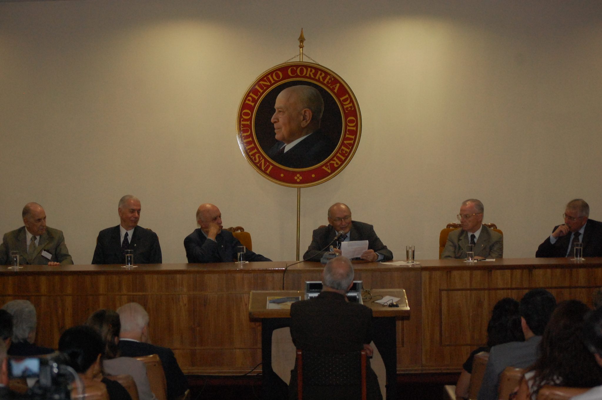 Estamos nas mãos de uma minoria que julga segundo suas opiniões próprias?