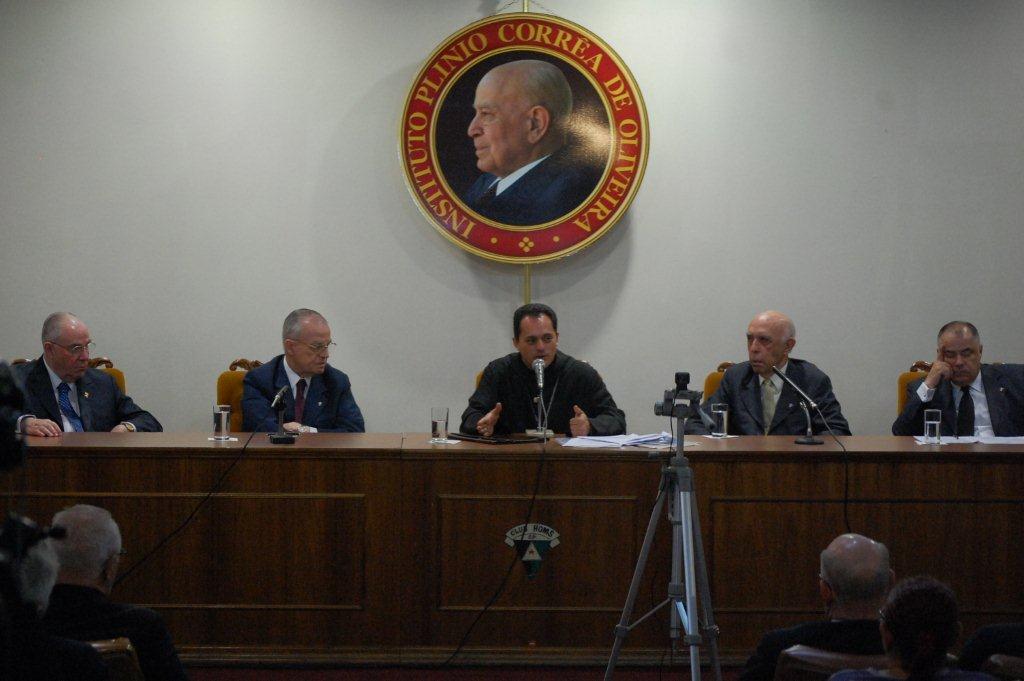 Crise no Ensino Fundamental e Médio põe em risco a educação que você dá para seus filhos