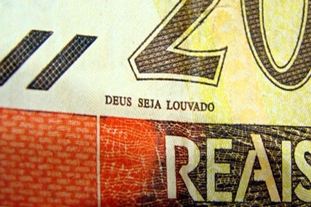 “Deus seja louvado”, apesar do Ministério Público, será mantido nas cédulas de real