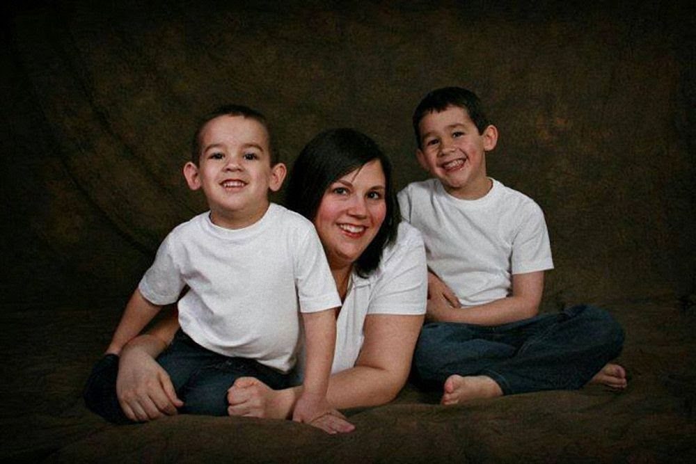 No Canadá, cobra “pet” mata duas crianças enquanto dormiam Noah e Connor Barthes, as vítimas com sua mãe