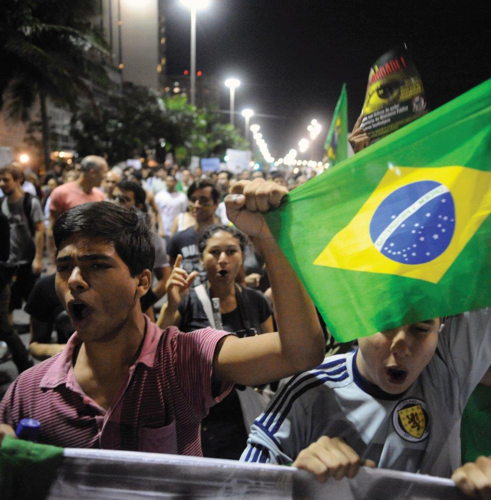 Dossiê: Para onde conduzem as manifestações que abalaram o Brasil? Manifestações no Brasil