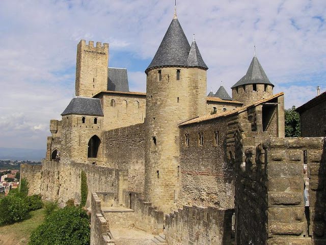 O risco na vida dos homens dos castelos Fortaleza de Carcassonne, mandada construir por São Luís IX, rei da França