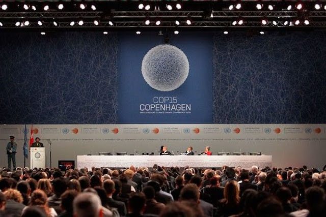 Verdes nada fazem para preparar os mais necessitados ante a iminência do esfriamento global Ambientalismo se beneficia com lindos e custosos encontros mundiais e bons salários. Porém, não pensa em alertar e preparar as possíveis vítimas do arrefecimento.