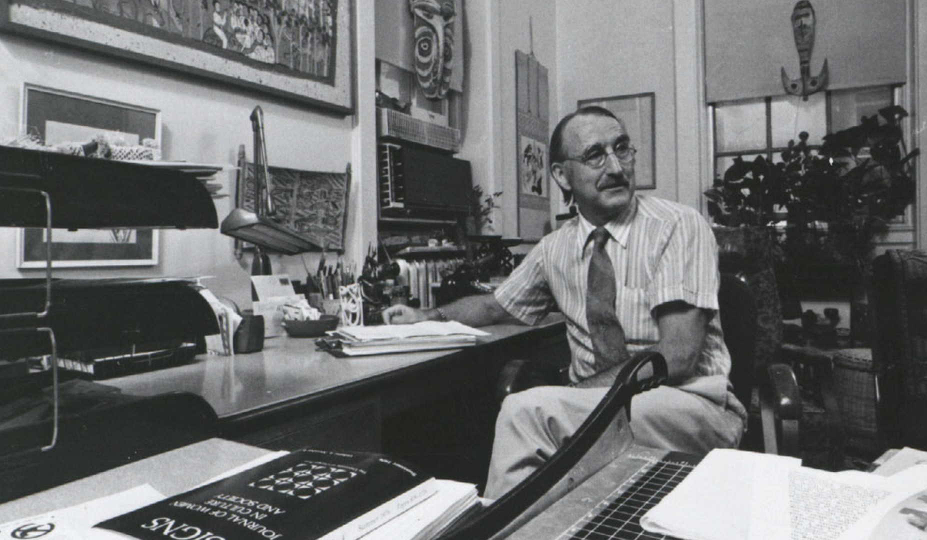 Ideologia de Gênero: Revolução Semântica e a experiência, estilo Auschwitz, de John Money Dr. John Money, psicólogo e adepto da "Ideologia de Gênero" que fez uma das experiências médicas mais monstruosas da História do século XX