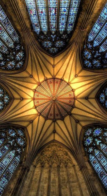 A galáxia das catedrais que poderiam ter existido – uma pálida amostra da beleza de Deus Catedral de York, Inglaterra