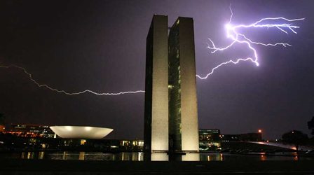 Eleição presidencial: o Brasil ante o perigo esquerdista e o vácuo político