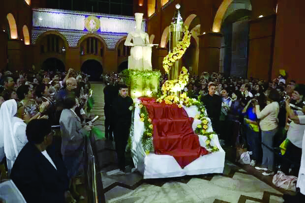 A estranha imagem da “deusa da justiça” na Basília de Nossa Senhora Aparecida Nossa Senhora Aparecida?
