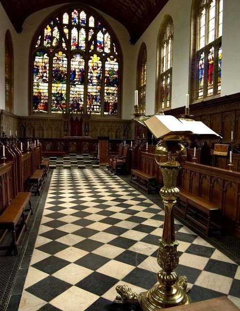 O quê se estudava nas Universidades? O ensino medieval – Parte 5 Ensino na Idade Média. Oxford, Wadham College.