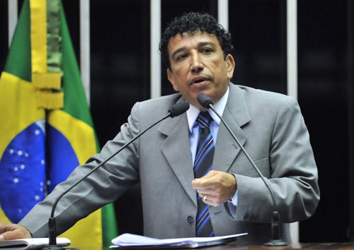 “E faço um registro, com muita alegria”