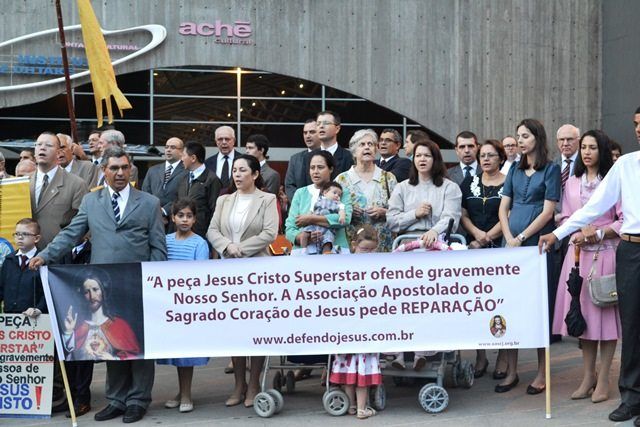 Rio de Janeiro: Terço público de reparação a Nosso Senhor pela peça blasfema Jesus Cristo SuperStar Reparação contra a peça Jesus Cristo superstar
