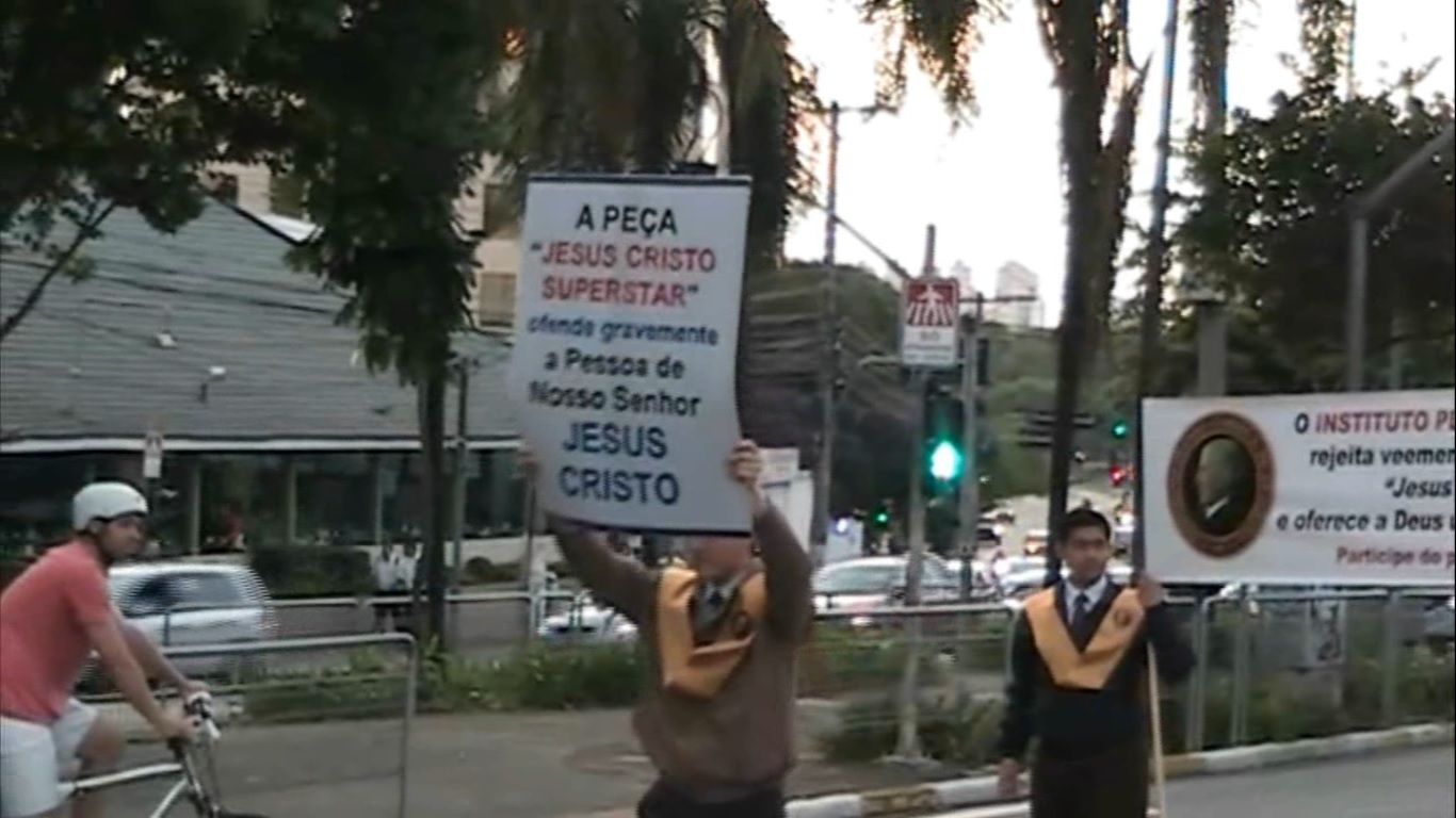 Buzinaço contra a blasfêmia!