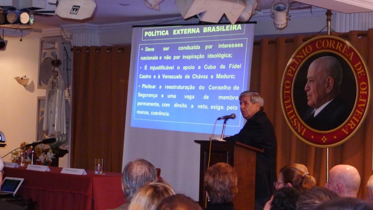 A política indigenista é caótica, afirma o General Heleno