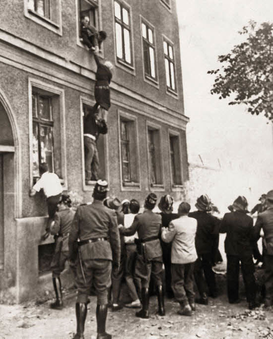 Há 25 anos era derrubado o Muro de Berlim — o muro da vergonha!