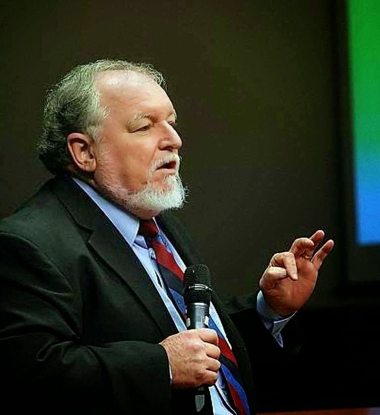 Alarmismo ambientalista engana sobre a causa da seca, diz climatologista Luiz Carlos Molion Climatologista desfaz mitos "verdes" sobre a seca e aponta as verdadeiras causas. Professor Luiz Carlos Molion