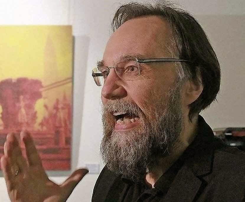 Aleksandr Dugin: Ideólogo de Putin logra desavisados no Ocidente Aleksandr Dugin: povos inteiros que não entram em seus esquemas devem ser 'apagados', como a Polônia e a Ucrânia.