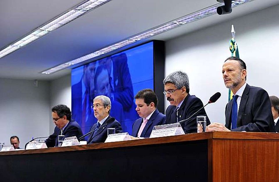 199 deputados assinam CPI para investigar empréstimos concedidos pelo BNDES
