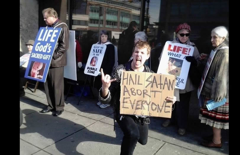 Ex-satanista: “Eu realizava rituais satânicos em clínicas de aborto”