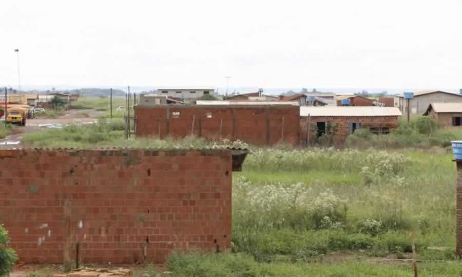 Reforma Agrária socialista transforma fazenda-modelo em favela rural A fazenda Itamaraty, hoje favela rural