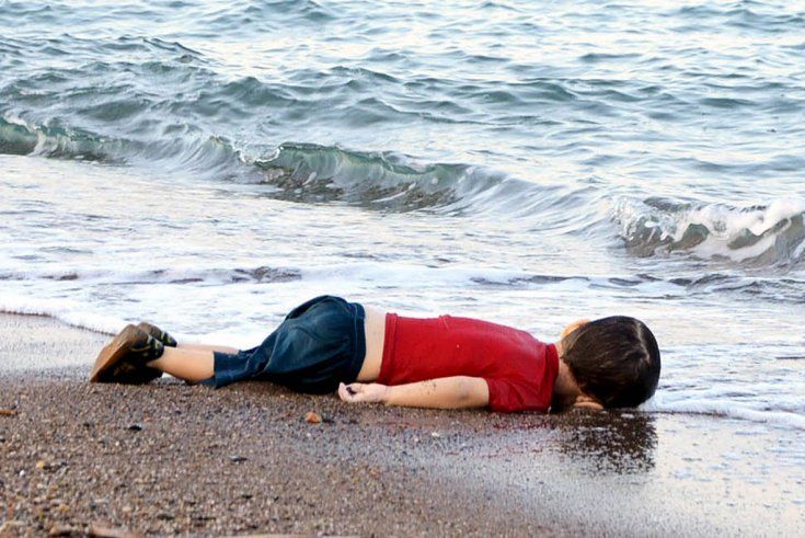 Tragédia ou privilégio do pequeno Aylan Kurdi? Aylan Kurdi, encontrado morto numa praia da Turquia, ao tentar fugir com sua família do estado caótico em que se encontra seu país (Nilufer Demir/Reuters)