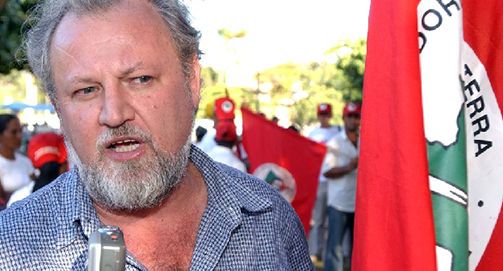 “MST: vai pra Cuba com o PT”