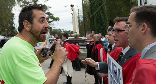 No estado do Texas: Batalha contra Lúcifer