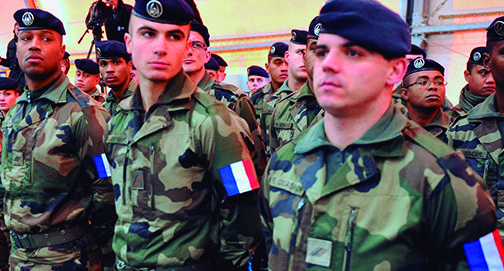 Avalanche de jovens voluntários franceses inunda quartéis