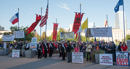 Nos Estados Unidos: “Deus sim! Satanás Não e Não!”