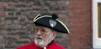 Miniatura de Rei, e protótipo de servo