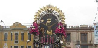 Estampa do “Senhor dos Milagres” permanece intacta após 10 dias sob a água