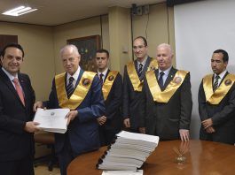 IPCO entrega assinaturas “Pelo Direito de Nascer”