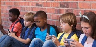Crescem as ameaças digitais às crianças com celular