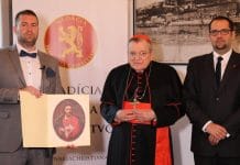 Concorrida conferência do Cardeal Burke na Eslováquia
