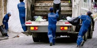 Lixeiros e gondoleiros