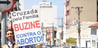 Ação Jovem do IPCO participa de ato público contra o aborto em Jundiaí