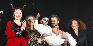 Catedral de Viena é profanada em “Show-rock” pelo Dia Mundial de Combate à AIDS