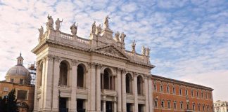 A Basílica de São João de Latrão e o Arco do Triunfo São João de Latrão