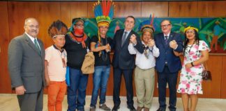 Índios denunciam ao Presidente Bolsonaro exploração de ONGs