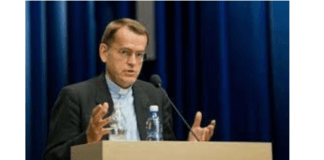 Padre polonês associa agenda lgbt ao comunismo