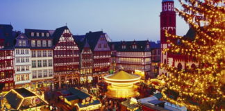 A capital financeira da Europa reverencia Carlos Magno no Natal