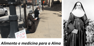 Católicos em Chicago, rezam em frente à Catedral, na Sexta Feira Santa. Resistência e Fé